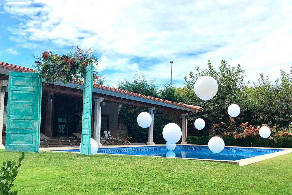 globos-sobre-piscina